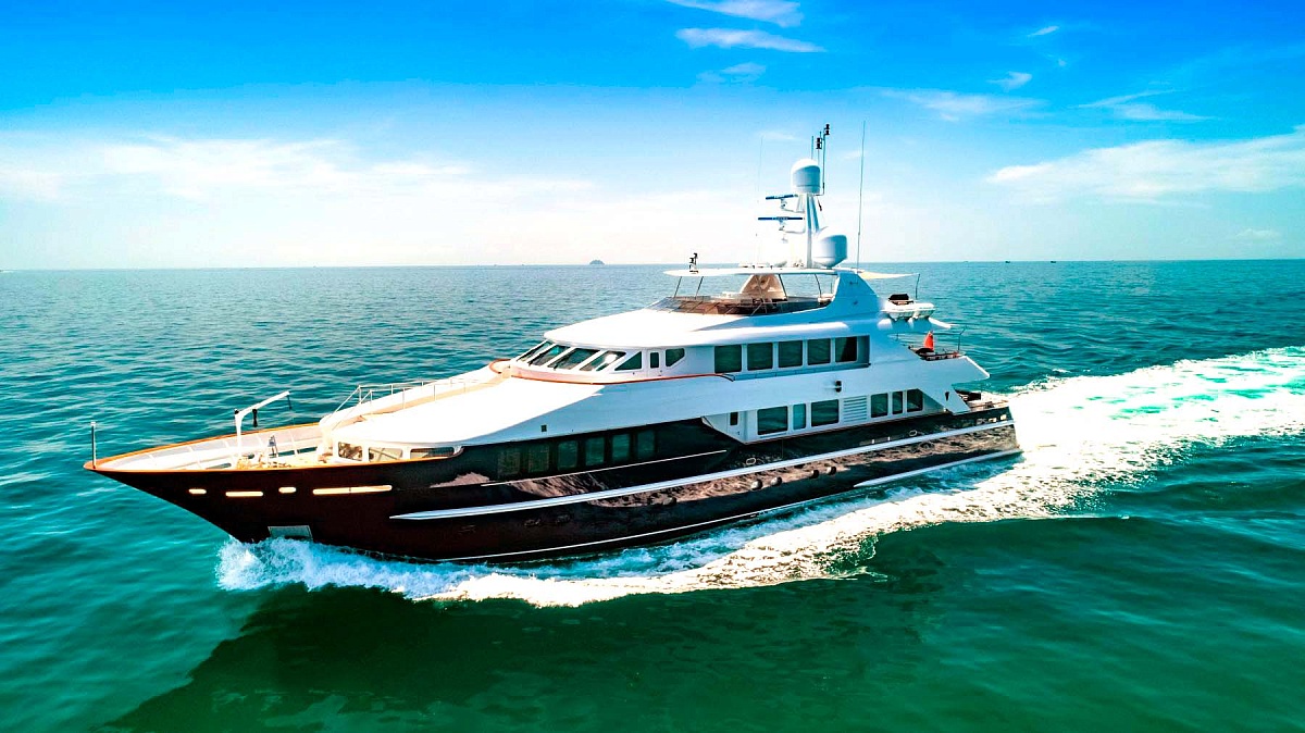 Аренда моторной яхты 	Heesen 129 Lady Azul на Пхукете
